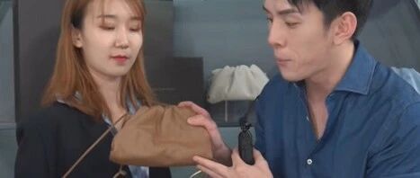 10秒抢光230个BV云朵包  谁在李佳琦直播间买奢侈品？