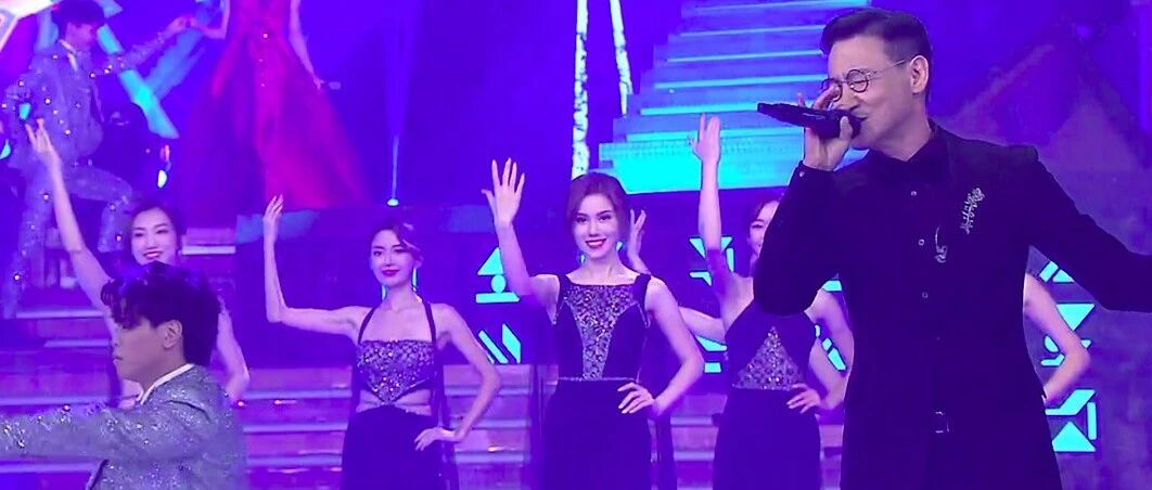 港姐惊艳归来狂刷屏！TVB一年巨亏2.8亿港元，当家花旦转行教少儿英语，再战江湖能否绝地反击？