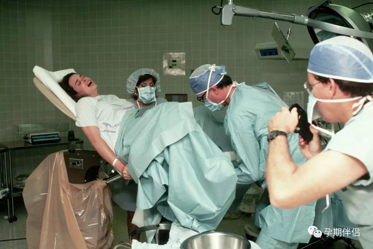 无论是顺产还是剖腹,生产对于母亲来说都是一个极其痛苦的过程,一次前