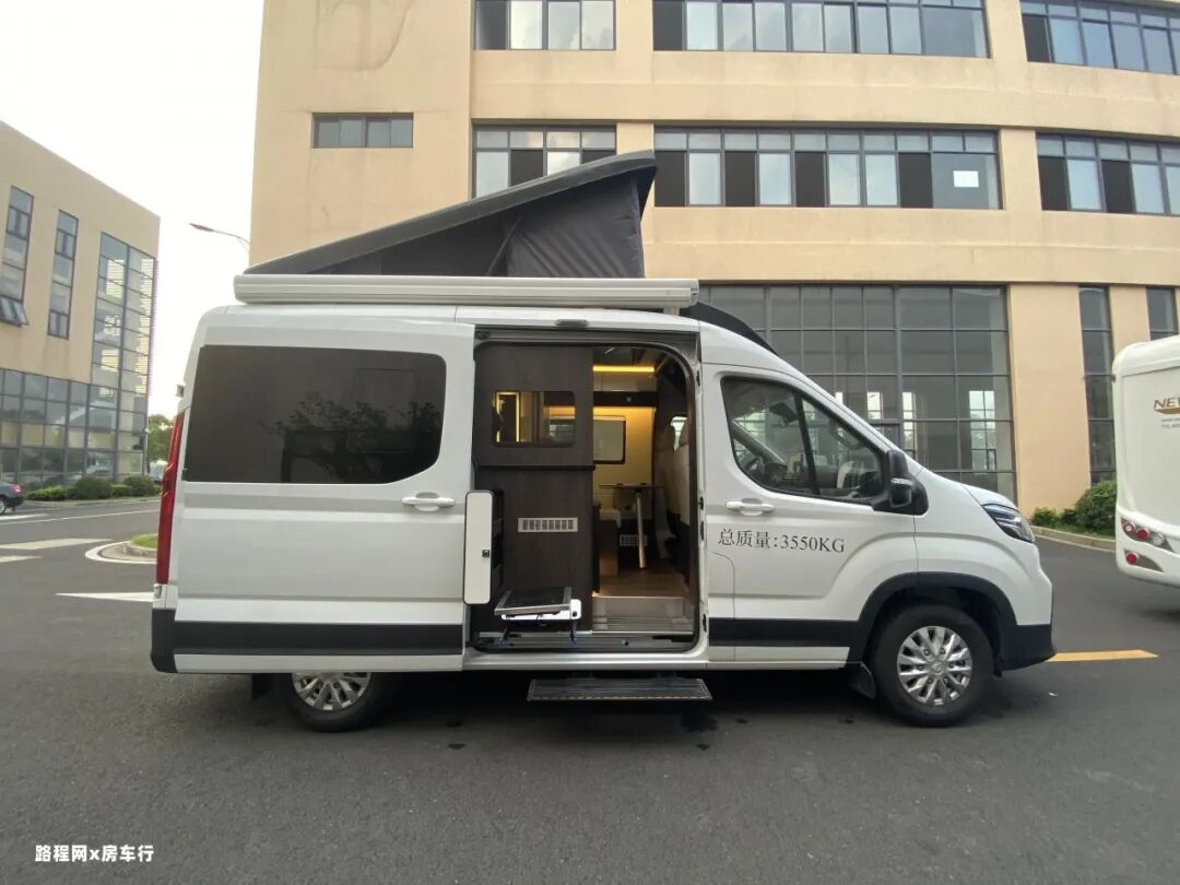 828上海房车展新星v90长轴b型车车身小巧而内优