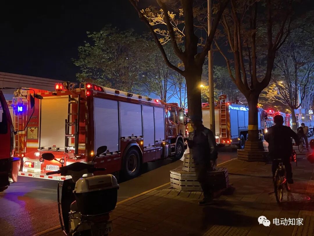 【4月21日】奧動換電站爆炸；威馬充電后起火；上海賽車場改方艙；馬斯克百億競購推特；國軒吉利合作；寶馬i7首發；豐田四億造四缸機的圖1