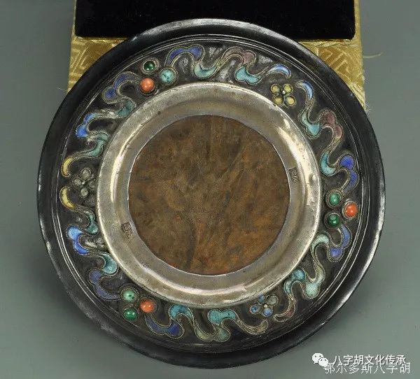 金银器是蒙古族的传统工艺品