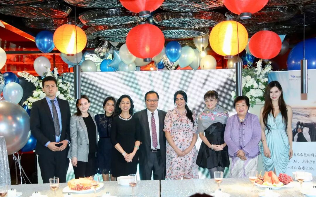 %name 今天，你的朋友圈和悉尼CBD被这的颜值打动