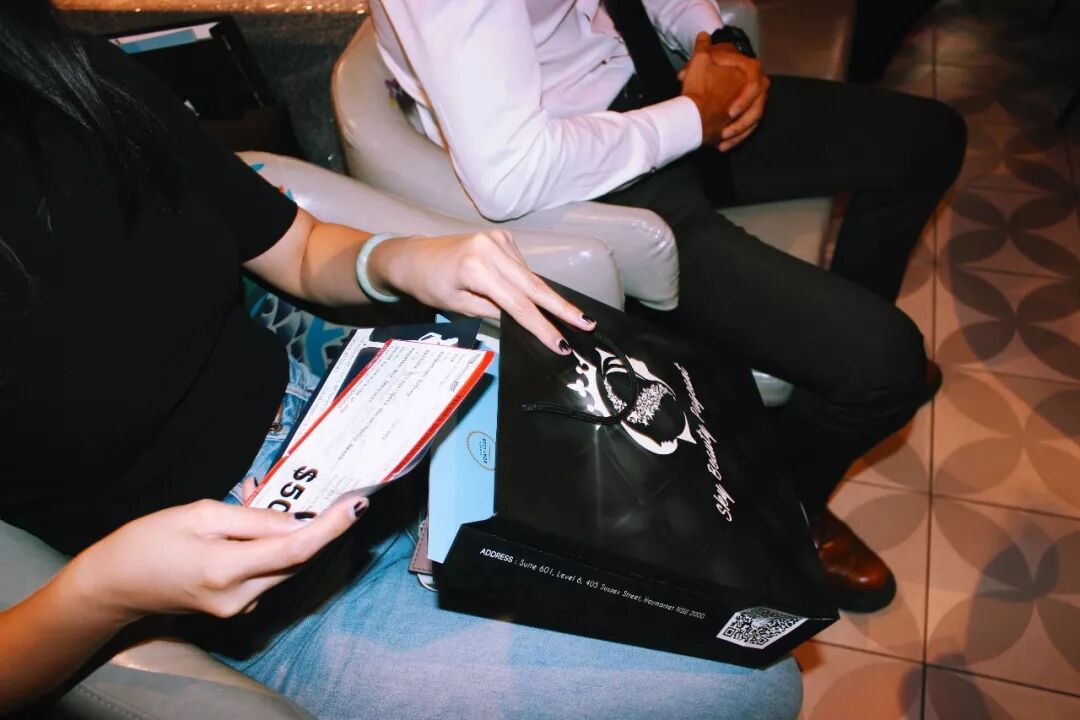 %name 今天，你的朋友圈和悉尼CBD被这的颜值打动