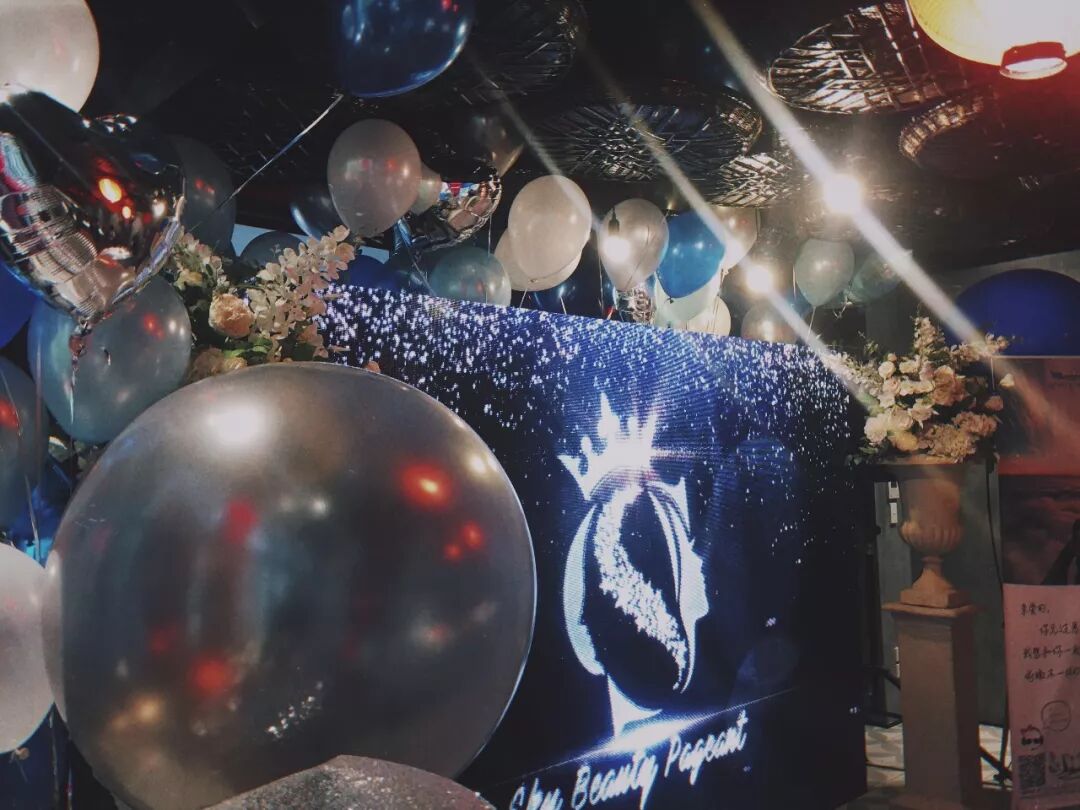 %name 今天，你的朋友圈和悉尼CBD被这的颜值打动