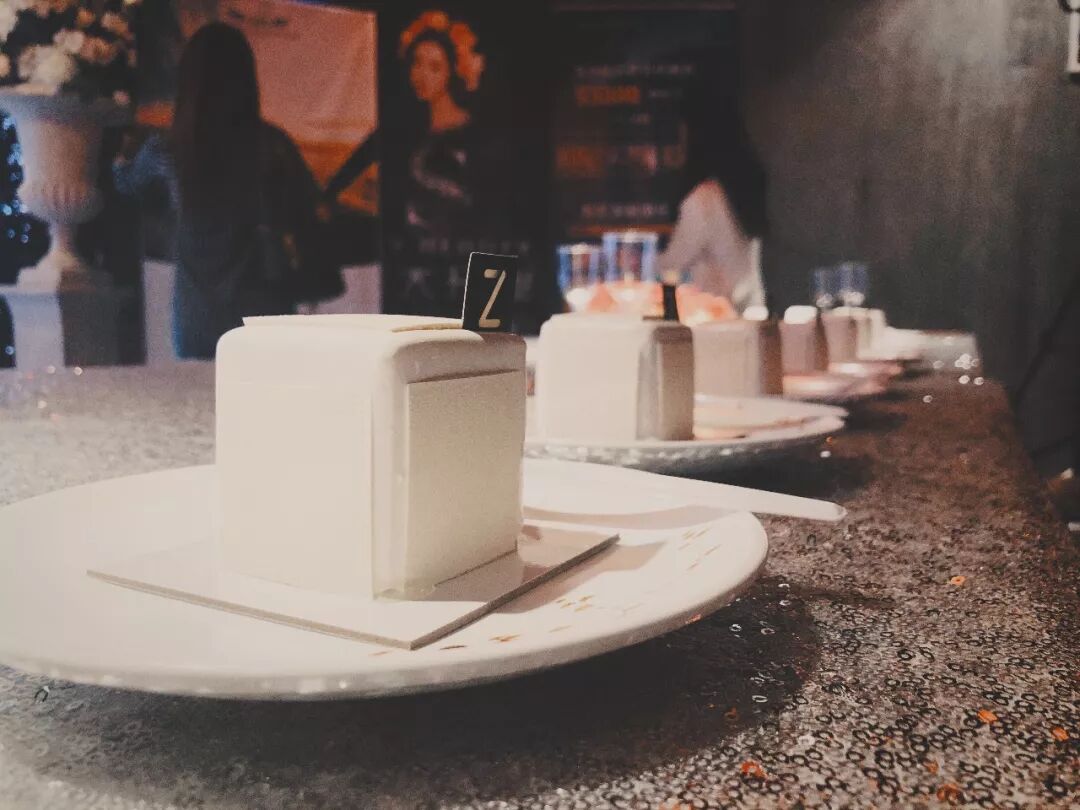 %name 今天，你的朋友圈和悉尼CBD被这的颜值打动