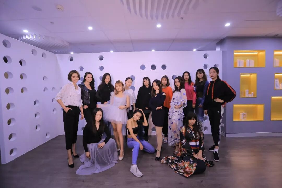 %name “隐形美貌人口”掀开神秘面纱，颜值实力双双在线