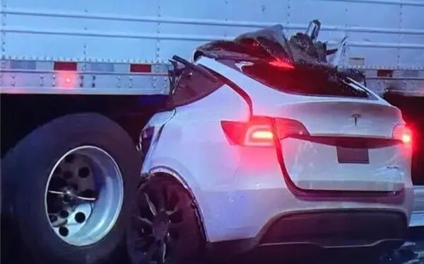315 前夜，看特斯拉「刹车失灵与海外撞车」事件的图12
