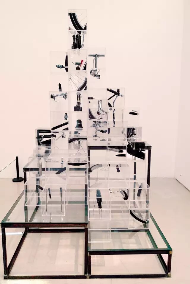 佟鹏 《存》 作品尺寸:1500mmx1500mmx2500mm