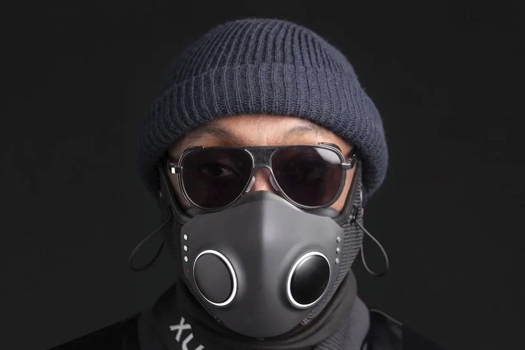 设计博闻带无线耳机的未来派口罩