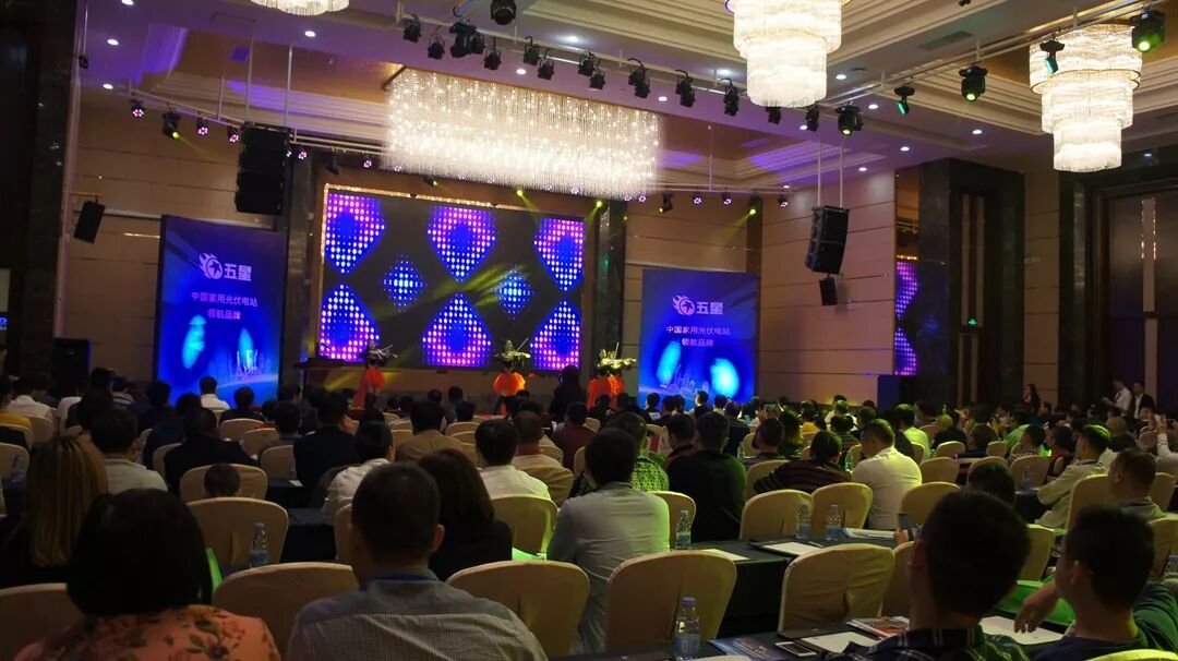 精彩的鋼琴舞拉開了發布會序幕