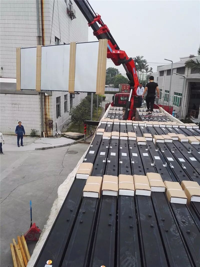 2018年1月，五星太阳能大面积集热器在西北地区的项目正式启运安装