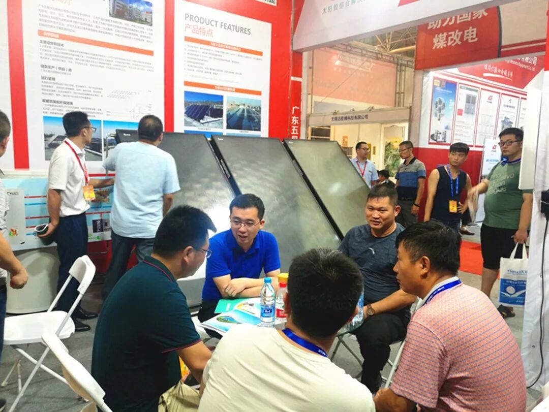 2018中國（鄭州）清潔取暖展覽會(huì)五星展位人頭攢動(dòng)