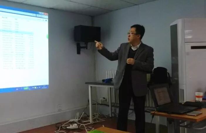 行業技術大咖為華北大區同事作采暖技術培訓