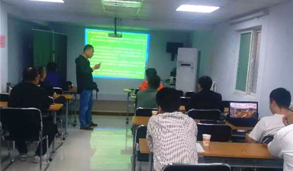 華北大區負責人謝京威作“銷售工程師”主題培訓