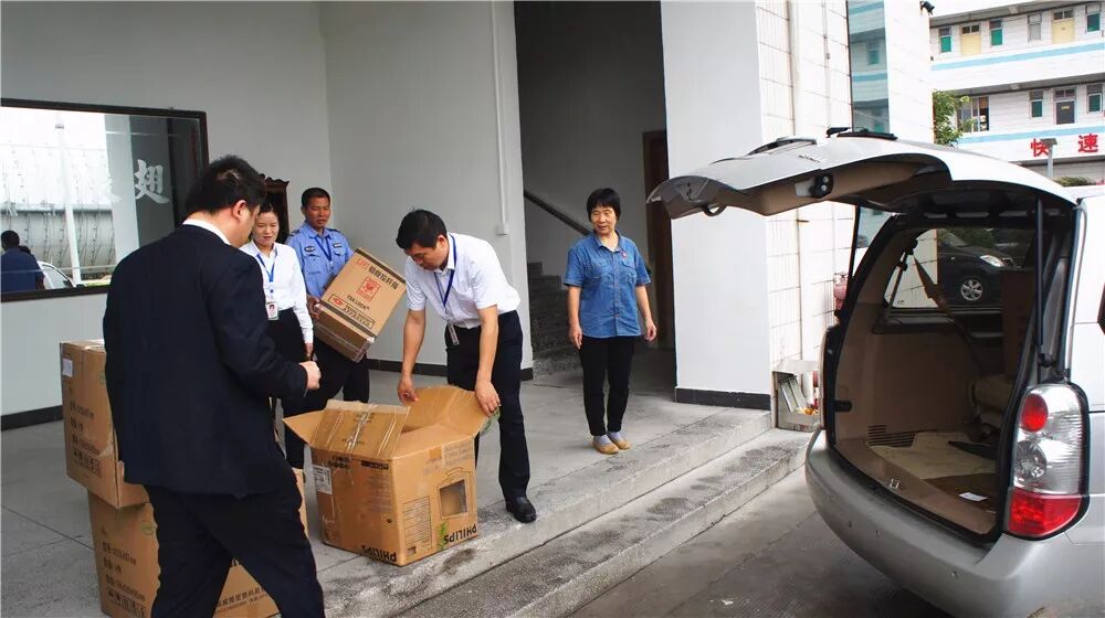 分裝上車“愛心接力”