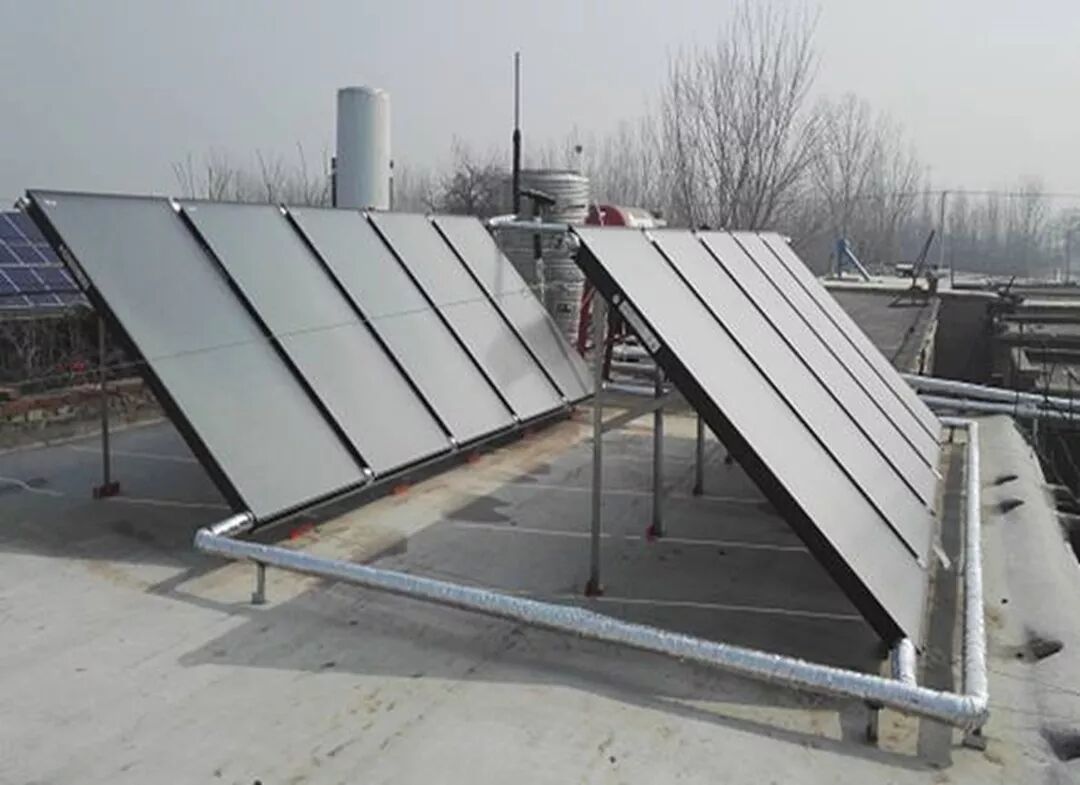 河北深澤縣西焦村農(nóng)戶“太陽(yáng)能+熱泵”采暖系統(tǒng)