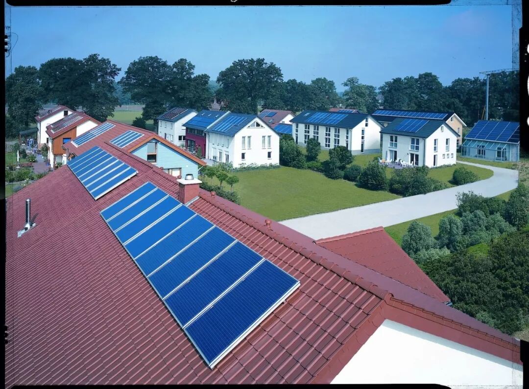 五星在俄羅斯及北歐地區平板太陽能熱水器工程