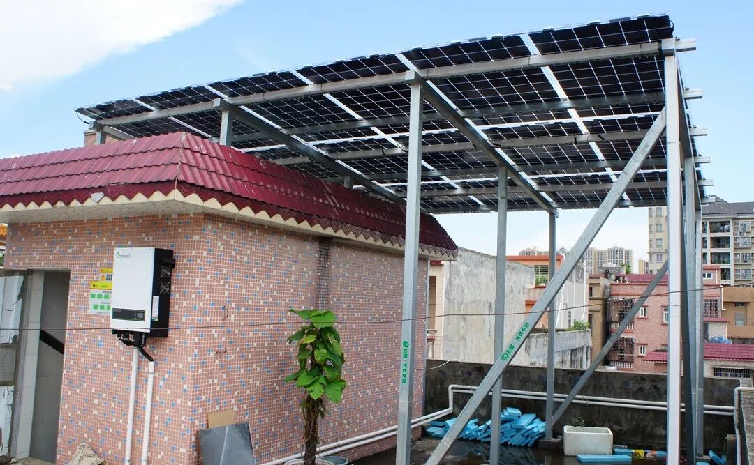 雙玻雙面發電光伏電站直指蒼穹貪婪吸收直射的和反射的陽光