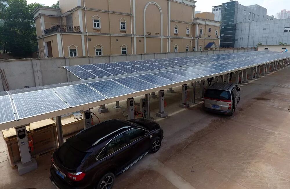 五星承建的深圳蓮花山雙玻光伏充電站