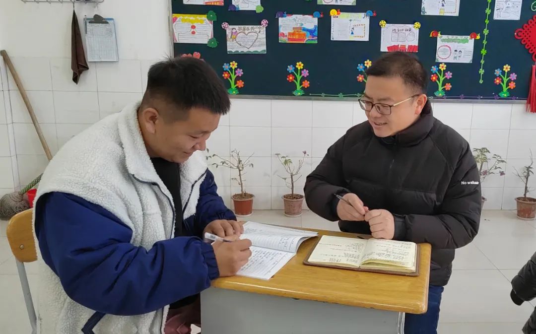 杭州援疆教师当选“阿克苏地区优秀青年” 他在阿克苏为一群特殊孩子构建未来