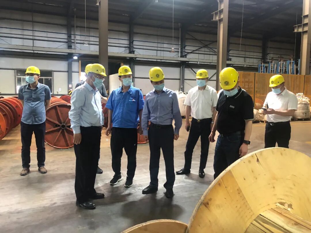 杭州援疆指挥部一行考察富通集团（成都）有限公司