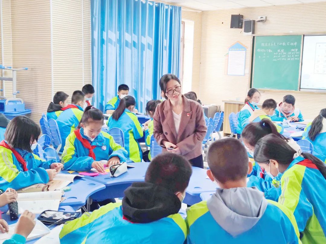 援疆路上的共产党员 杭州援疆教师张春芳——倾心援疆 用心育人