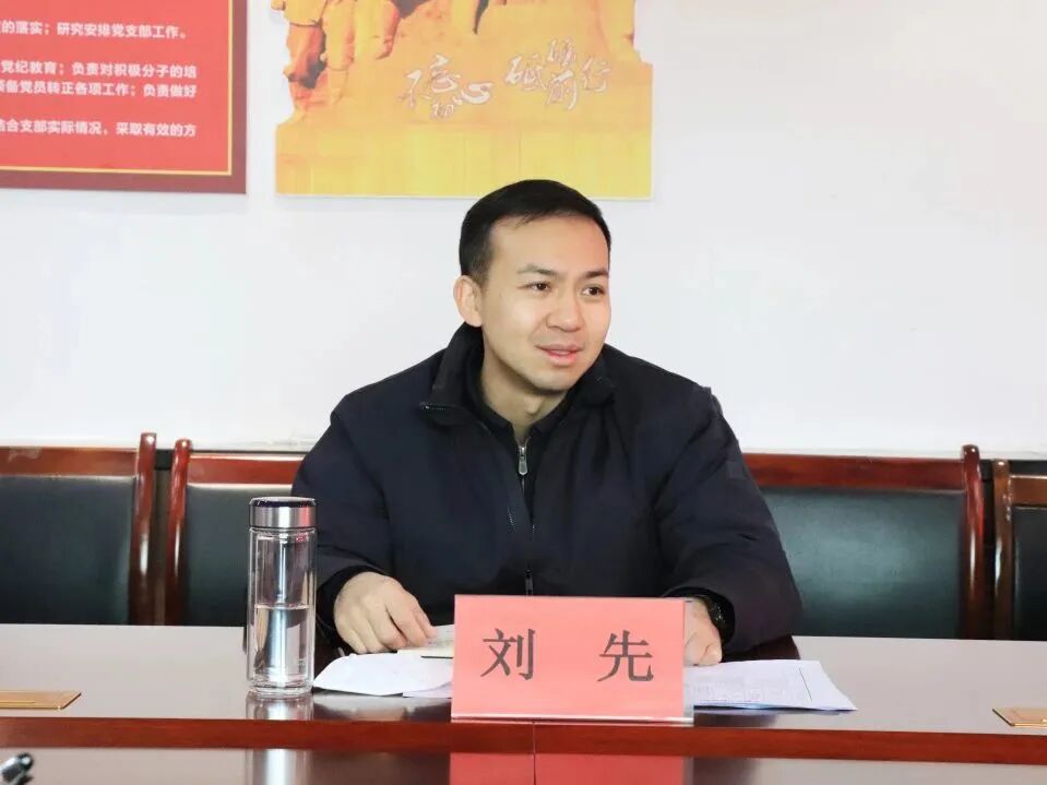 区委常委、镇党委书记刘先在听取了大家的发言后指出，习近平总书记在党