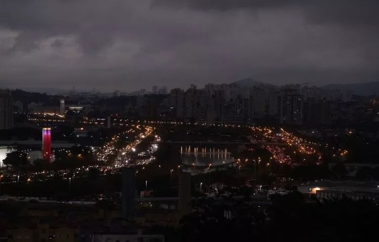 亚马逊雨林大火，20多天无人救援，宛如世界末日！