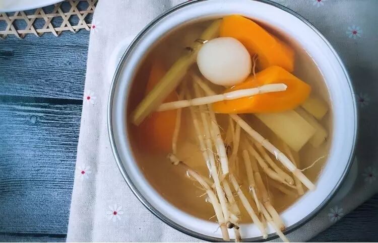 广西板蓝根冲剂联盟,提醒!天凉吃水果要学会"煮",不伤更健脾胃