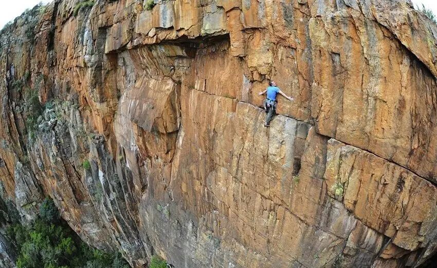 蒂国家公园悬崖宿营阿尔卑斯山漫步悬崖上宿营美国怀俄明州的极限滑雪