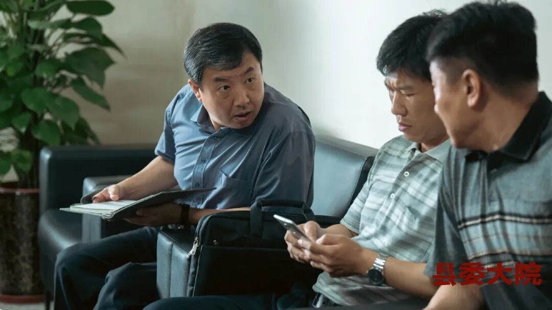 《知否知否应是绿肥红瘦》中饰演过邕王,在《欢乐颂》中饰演过严吕明