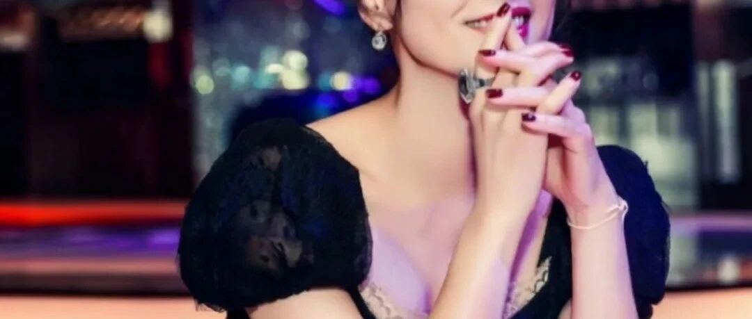 情怀女神只认钱，她的角色滤镜骗了多少人？