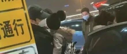 别操心离没离了，他俩比谁都甜！