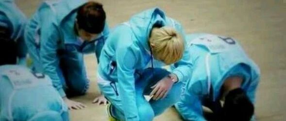 大家都没跪？凭啥就她被夸得最厉害？