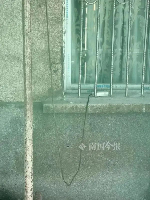 柳州兩工人先后意外從腳手架墜落,現場這根線很可疑…… 圖片