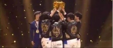 “王者荣耀世冠杯”线上线下引爆点 电竞赛事背后的那些商业密码