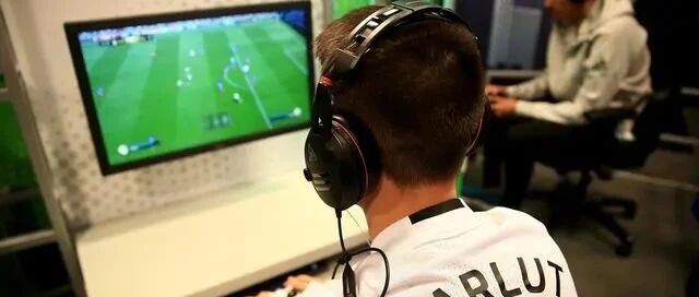 FIFA足球伴随几代人成长，它是电竞解锁奥运大门的钥匙?