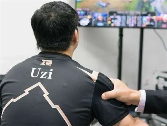 Uzi正式宣布退役！微博自述退役原因，看哭網友：再見了我的青春 遊戲 第3張