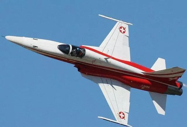 【5/25更新】谁说飞机的翅膀一定是平直的？的图2