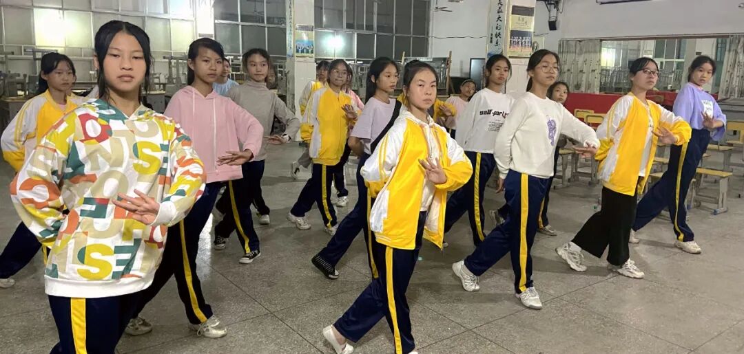 信丰七中多措并举落实双减