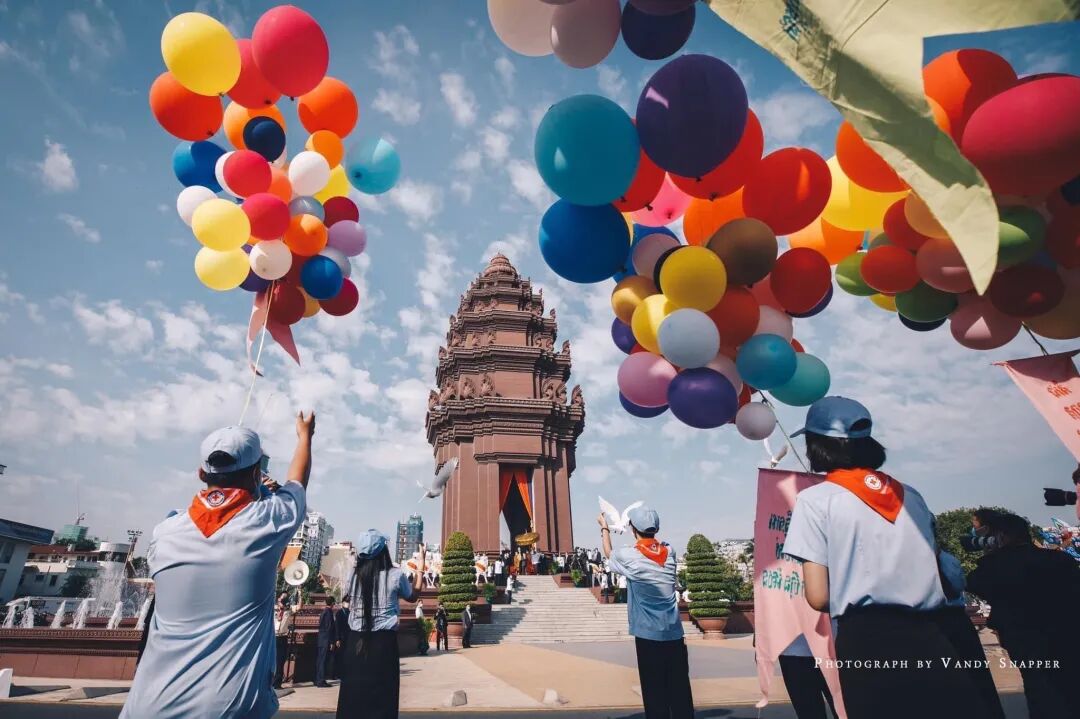 恭祝柬埔寨独立67周年，柬中友谊万古长青