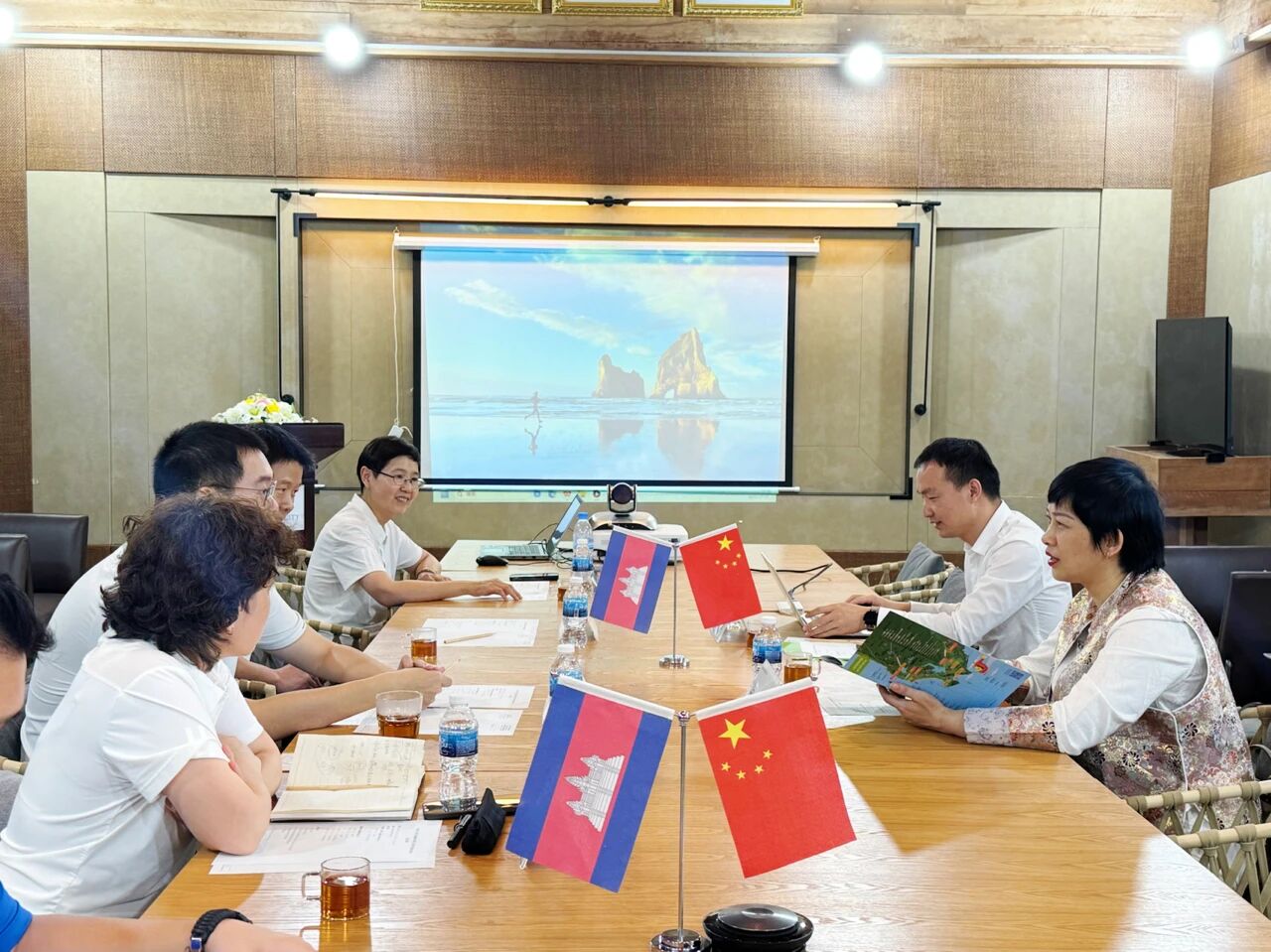 中成空间与滨海城市发展集团共谋气膜合作新方向