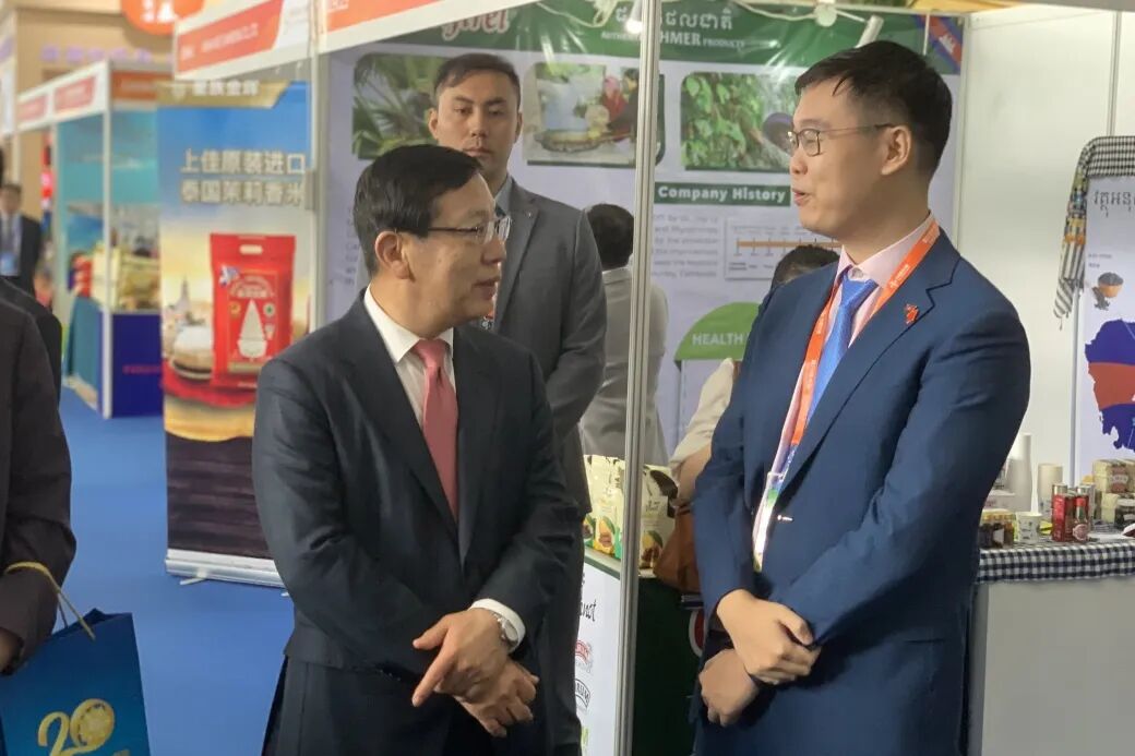 第20届东盟博览会 | 柬埔寨首相洪玛奈莅临七星海展位，会晤“一带一路”发展的力量