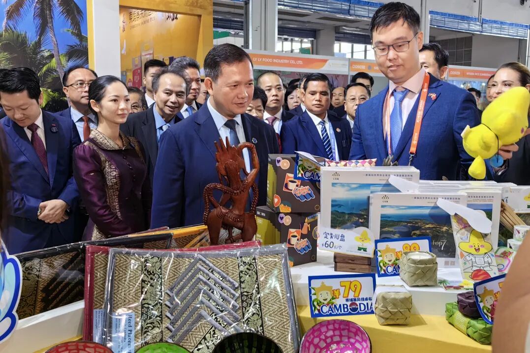 第20届东盟博览会 | 柬埔寨首相洪玛奈莅临七星海展位，会晤“一带一路”发展的力量