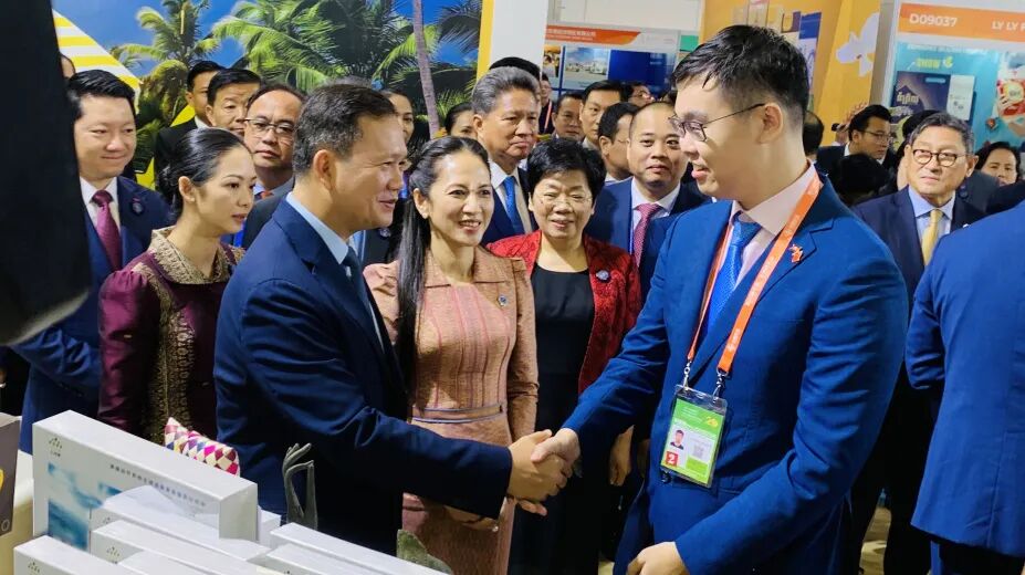 第20届东盟博览会 | 柬埔寨首相洪玛奈莅临七星海展位，会晤“一带一路”发展的力量