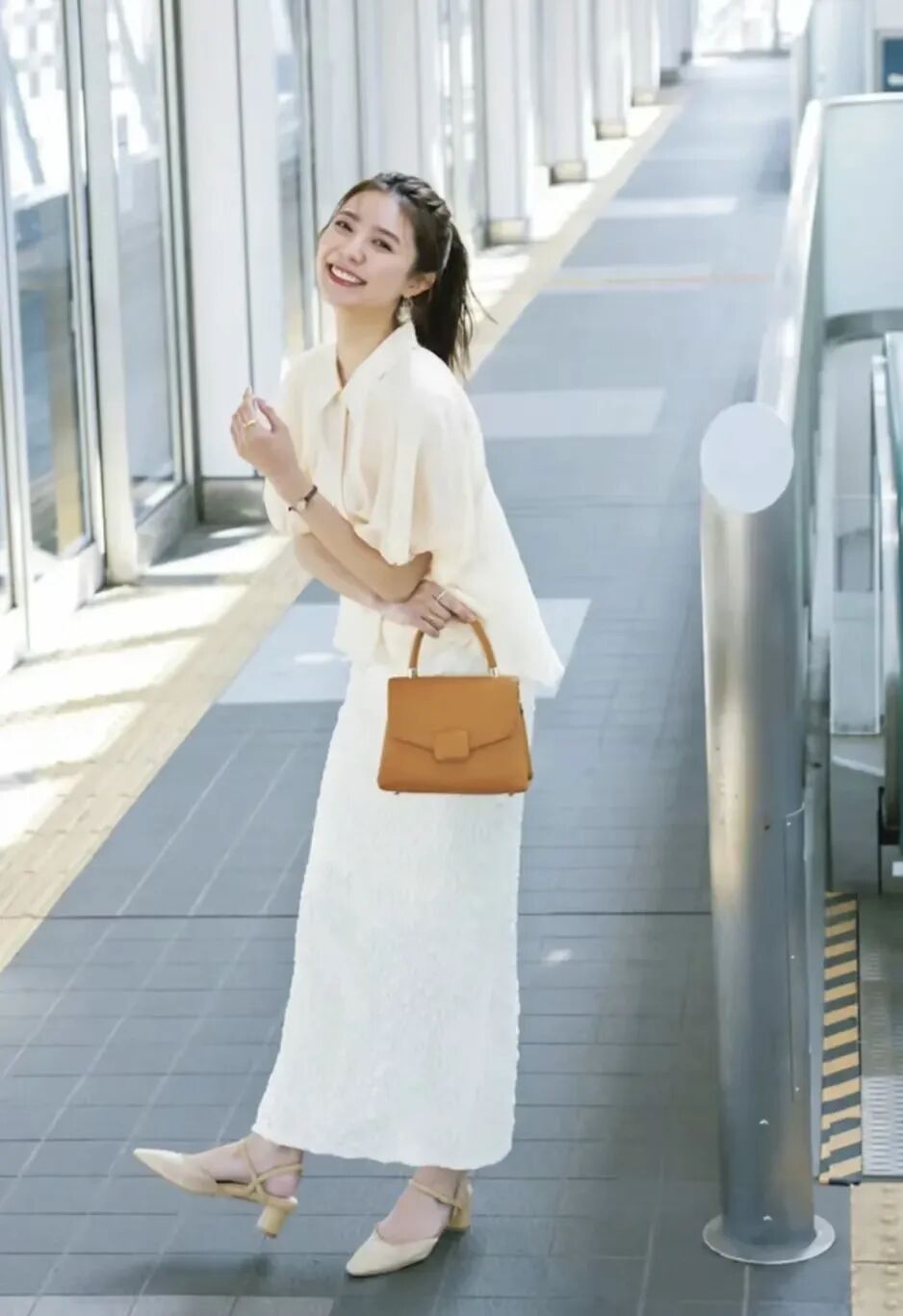 中年女性夏天多穿白色,搭配这7组颜色,时尚又减龄!