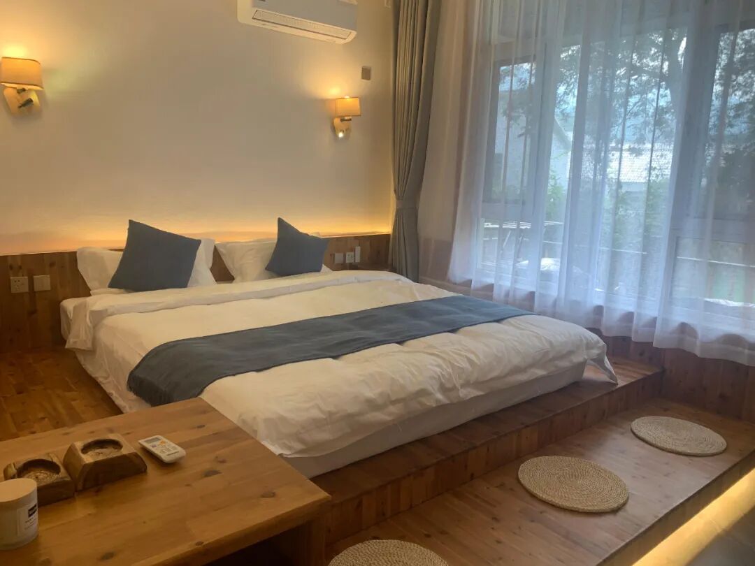 以及乡村记忆小院成为网红民宿以复古的设计,典雅的风格依山而建,错落