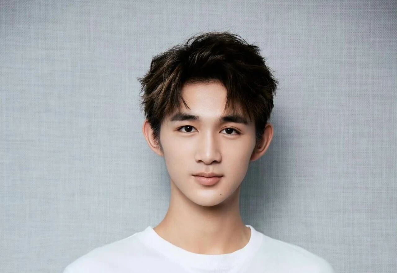 荣梓杉深夜进派出所!