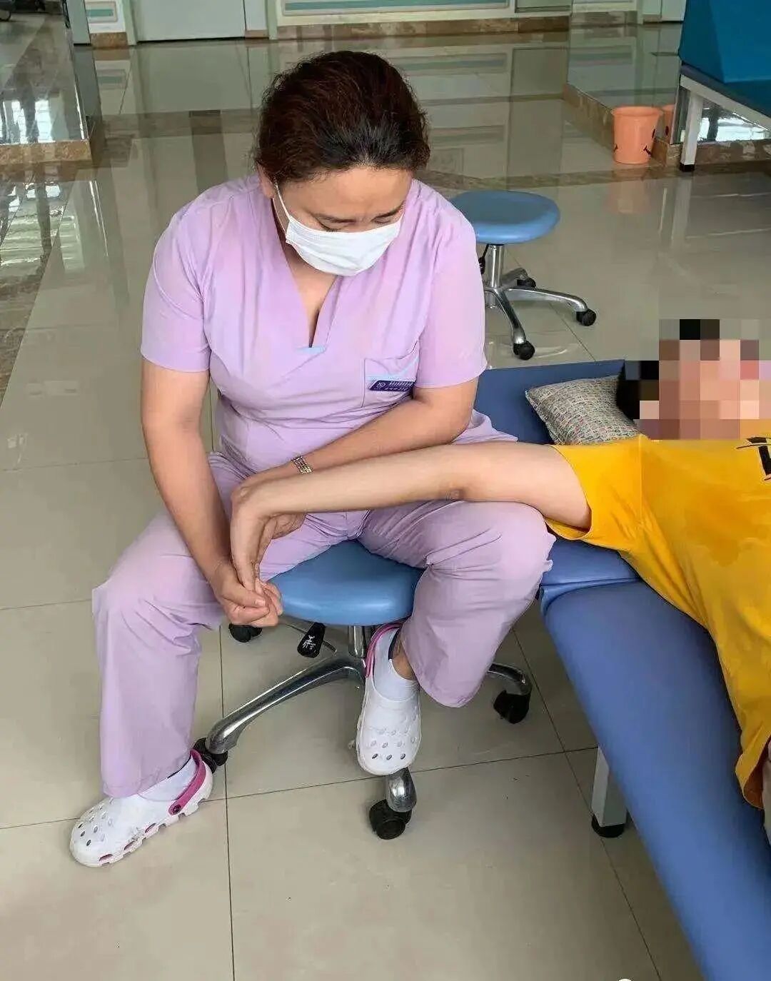 上肢怎么康复都说偏瘫上肢恢复慢、差，这15套动作你可能都没练好，谈什么康复_https://www.jmylbn.com_新闻资讯_第10张